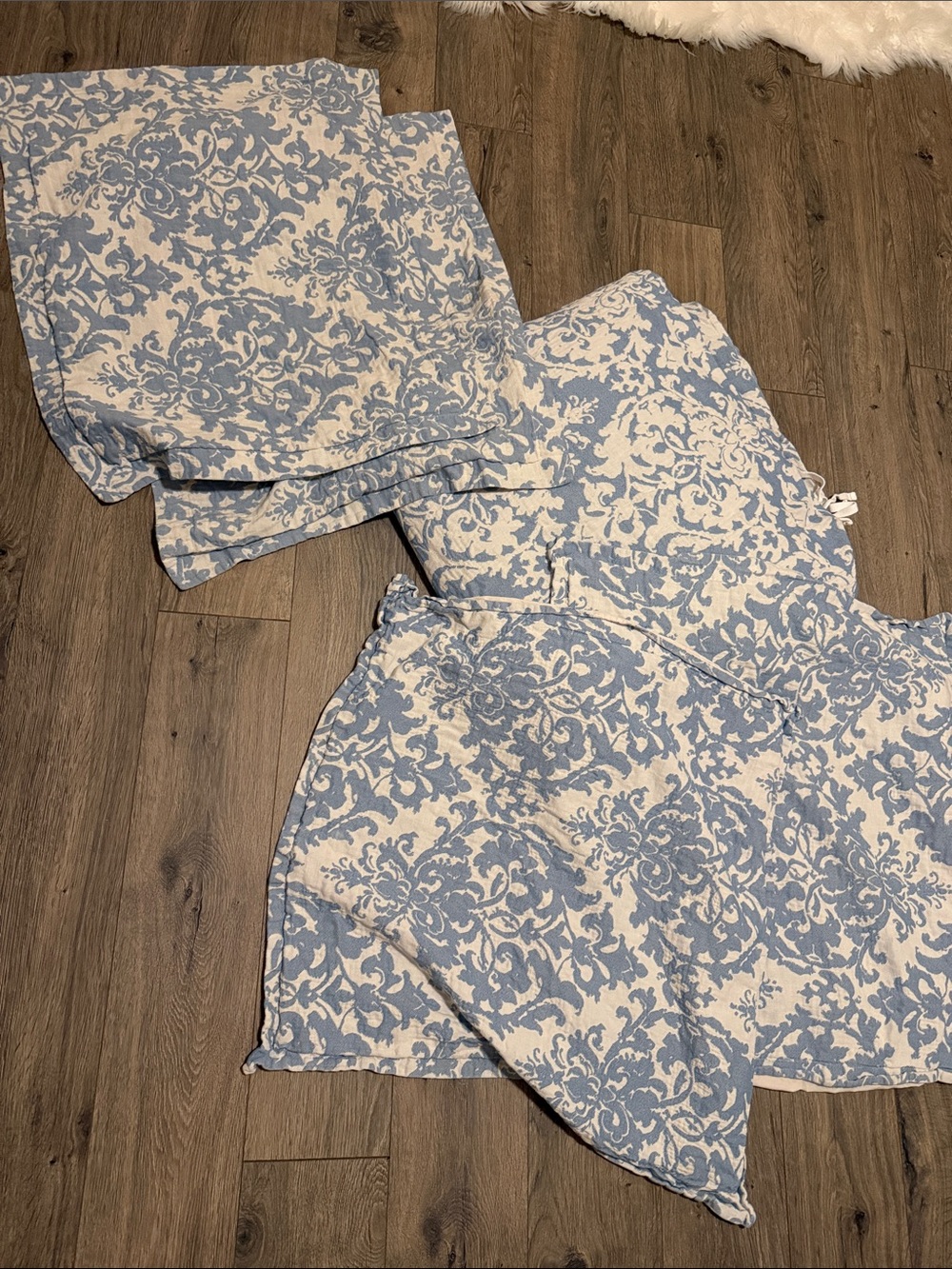 Pottery Barn queen duvet & 4 shams! Excellent condition! 92 x 88